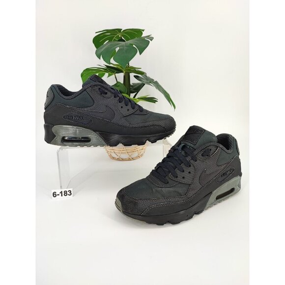 Nike Youth Air Max 90 Black Athletic Shoes Size 6.5Y US display picture 1